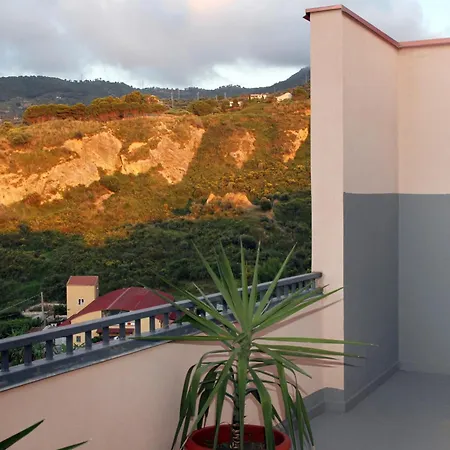 Attico Vista Mare Con Terrazza E Riscaldata アパート